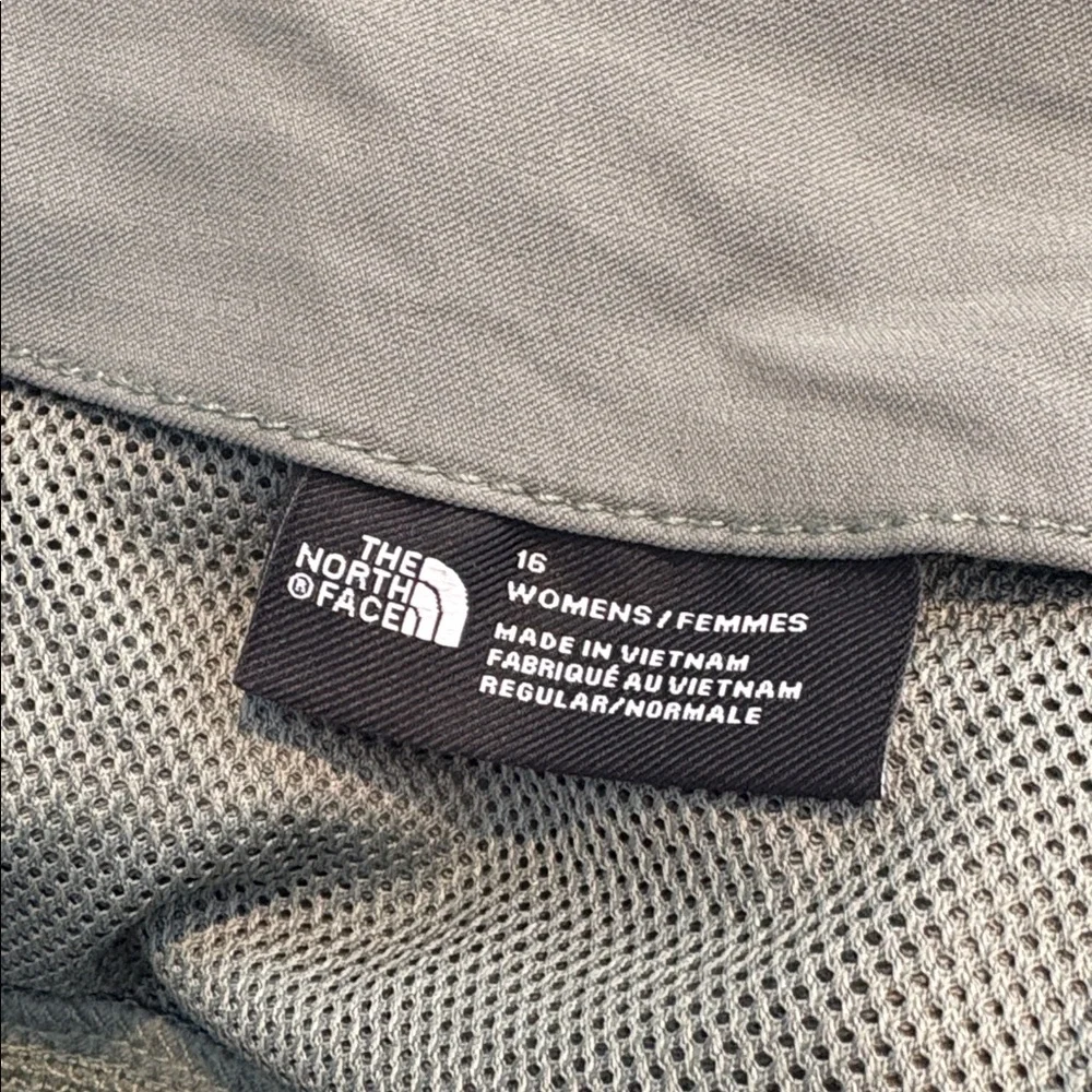 The North Face Paramount Women's Olive‎ Shorts
